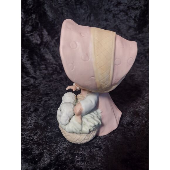 Vintage Homco Porcelain Girl with‎ Basket of Puppies Kitsch Home Decor Figurine - Picture 4 of 6